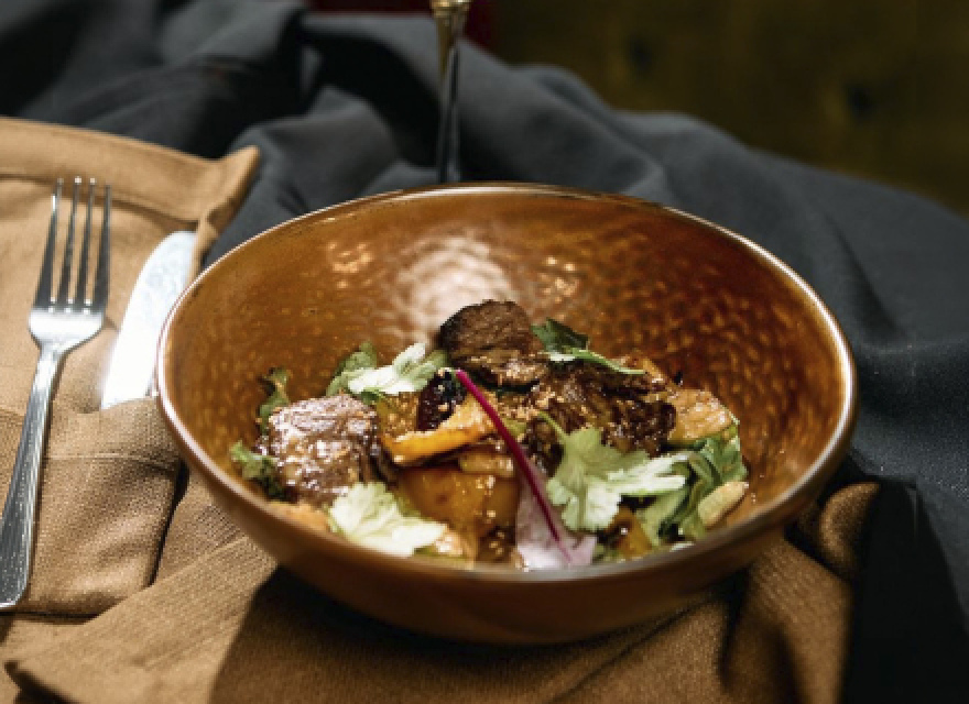 Салат с копченой олениной