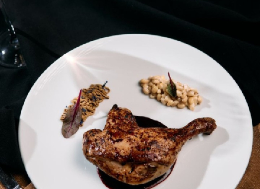 Утиная ножка конфи с кашей из кедрового ореха и соусом из жимолости